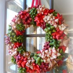 Amazing Bow Wreath Design for Window Decorated with Colorful Decor for Christmas Design for Home Inspiration