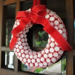 Brilliant Candy Wreath Design with White and Red Color in Small Shaped for Home Inspiration to Your House