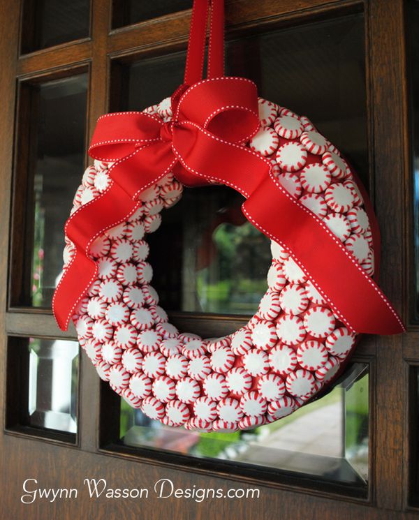Brilliant Candy Wreath Design with White and Red Color in Small Shaped for Home Inspiration to Your House