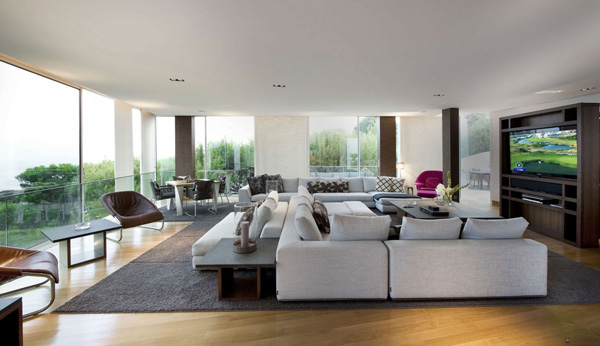 Beautiful Interior of the Luxury Resort Open Floor Plan with Small Breakfast Space and Grey Sofa Chaises