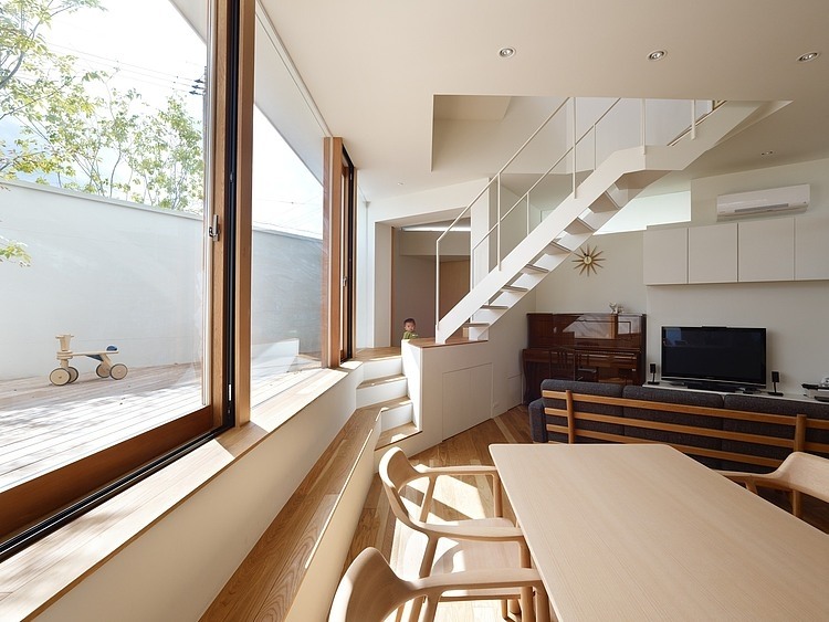 Comfortable House Minoh Fujiwaramuro Architects Design Interior with Minimalist Modern Furniture Decor