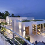 Fabulous Smooth Sea View near the Luxury Resort with Bright Lighting and White Wall near Glass Walls