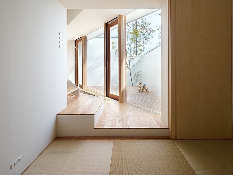Fantastic House Minoh Fujiwaramuro Architects Design Interior in Hallway Space with Wooden Flooring and Glass Door Ideas