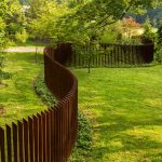 Awesome Curved Metal Fence Panels Installed for Expansive Garden for Your Cottage Concept