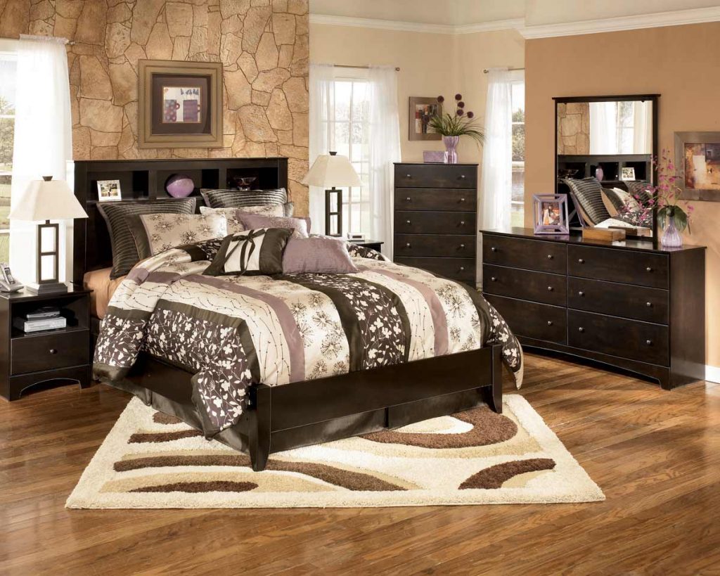 Alluring Oak Dressers and Wide Bed inside Unique Bedroom Decorate Room Ideas with Hardwood Flooring