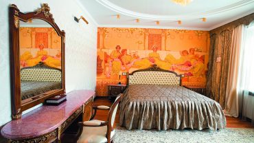 Artistic Wall Mural in Luxurious Bedroom Best Home Ideas with Wide Bed and Classic Wall Mirror