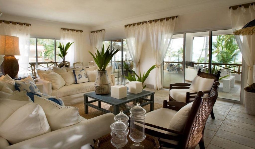Cool Tropical Ideas for Decorating Living Room with White Sofas and Oak Chairs facing Coffee Table