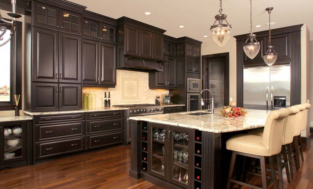 Extensive Kitchen Cabinets