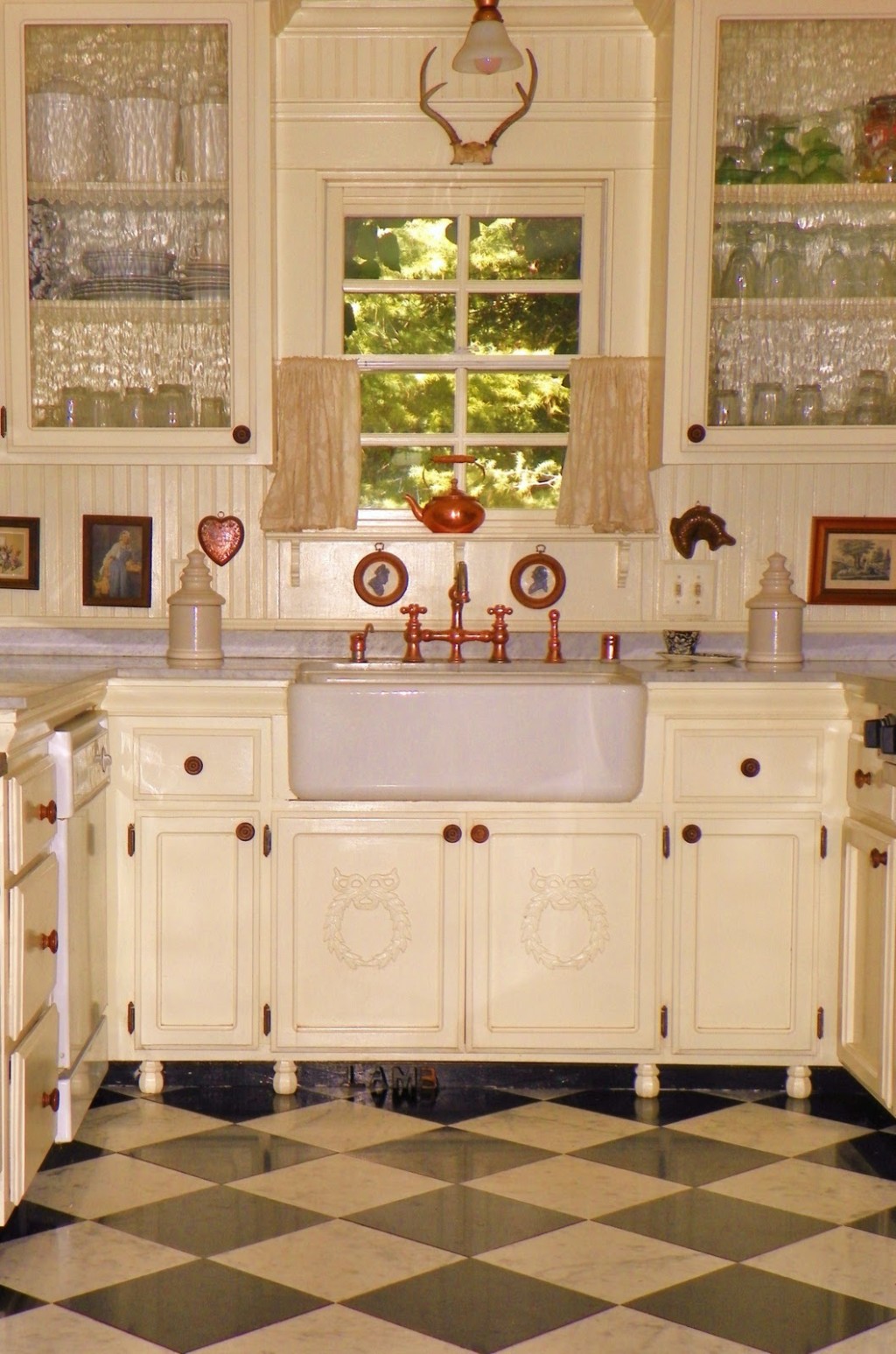 Small Farmhouse Kitchen Design Decor for Classic Interior Splendor
