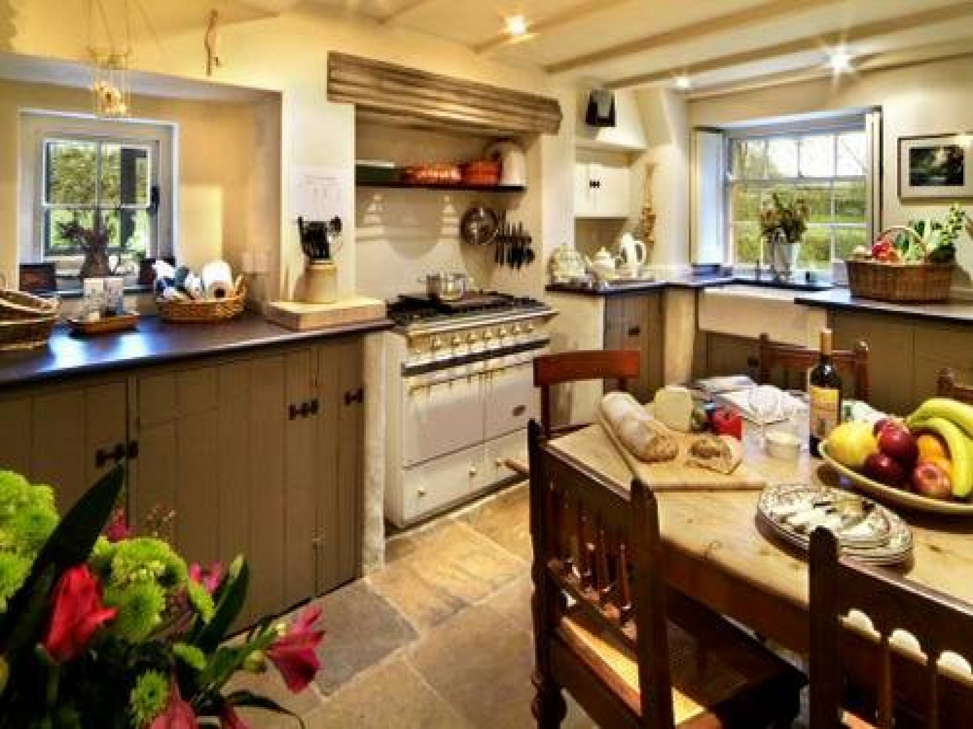 Small Farmhouse Kitchen Design Decor for Classic Interior ...