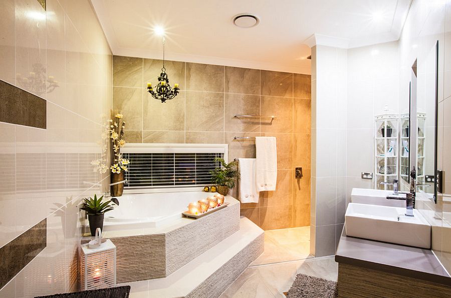 Gorgeous Bathtub under Chamndelier plus Nice Chandle Holder on Floor for Classic Luxury Bathrooms