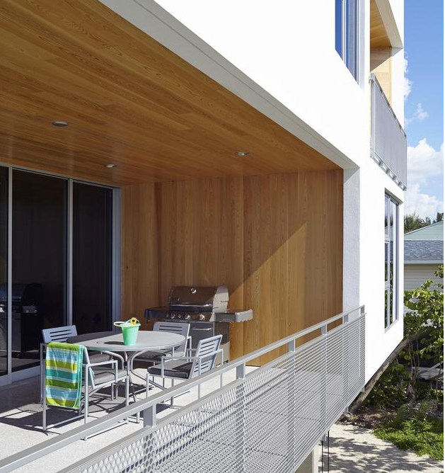 Beachfront House Built with Poured Concrete Deck